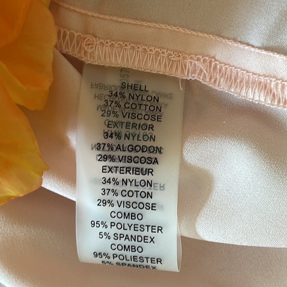 🌺 VINCE CAMUTO; Beautiful - Light Pink, Cap-Sleeved Lace Dress in Misses Size 2 - Picture 12 of 13